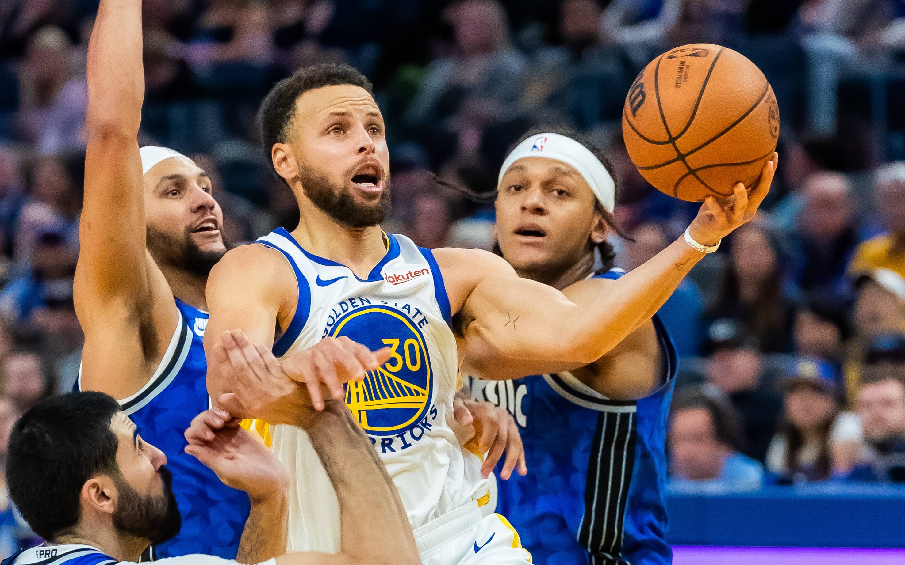 紧咬比分 紧咬比分