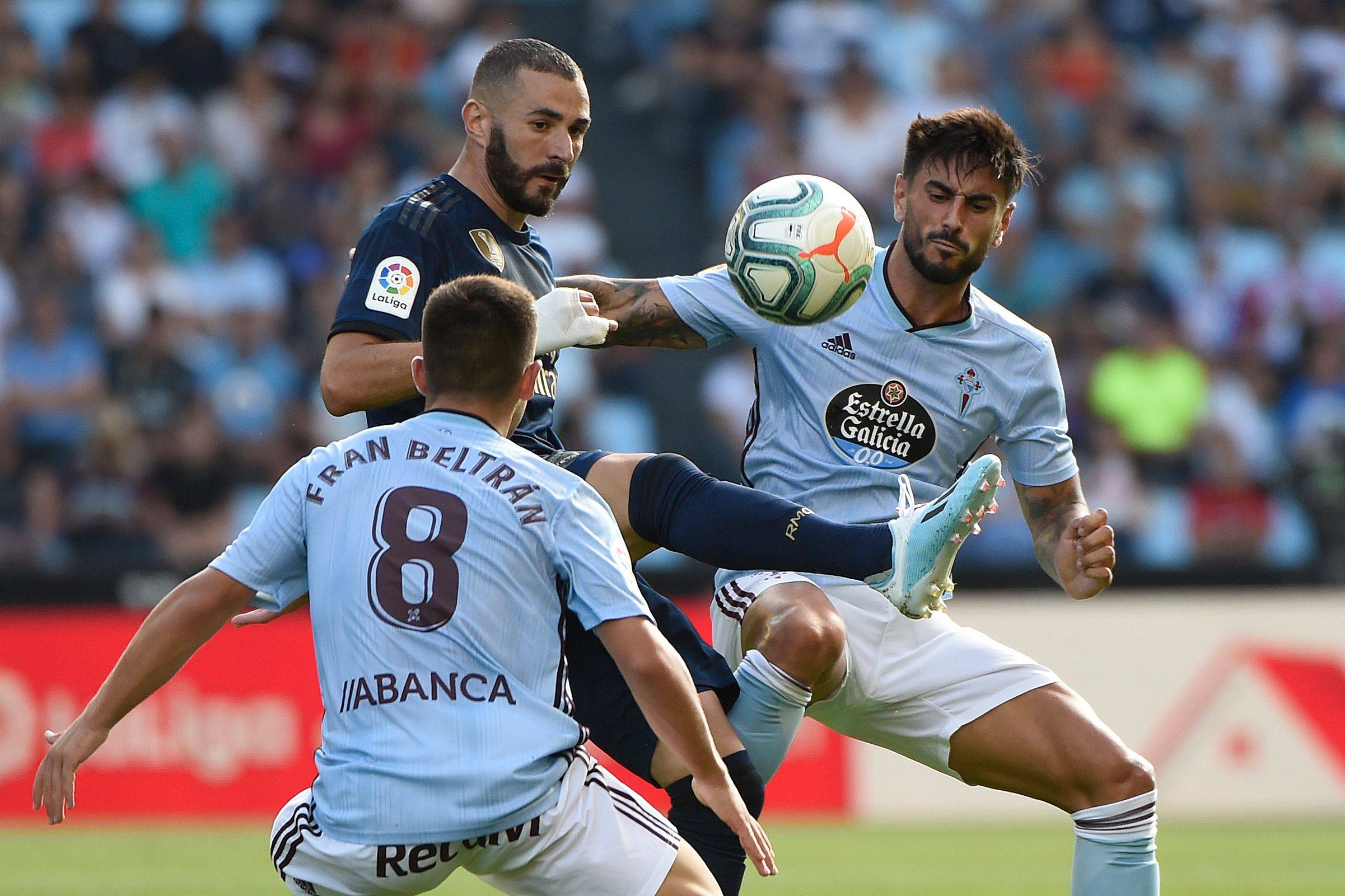 前锋线上球 前锋线上球