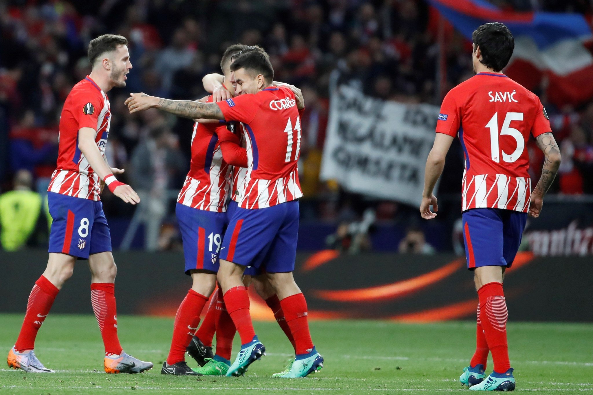 邮报：谢周三连续欠薪三个月，和伯恩利的热身赛被球员罢赛