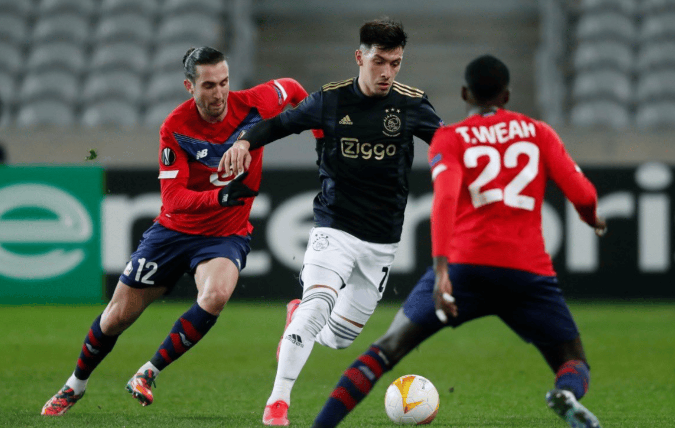 更衣室的每 更衣室的每